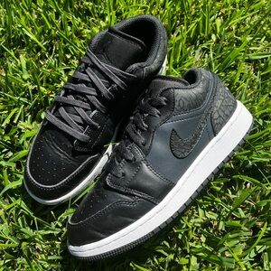CLEAN Air Jordan 1 Low size 6.5 Womens Black Elephant shoes